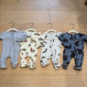 Set of 4 Angel Dear 2 Way Zipper Footies NB